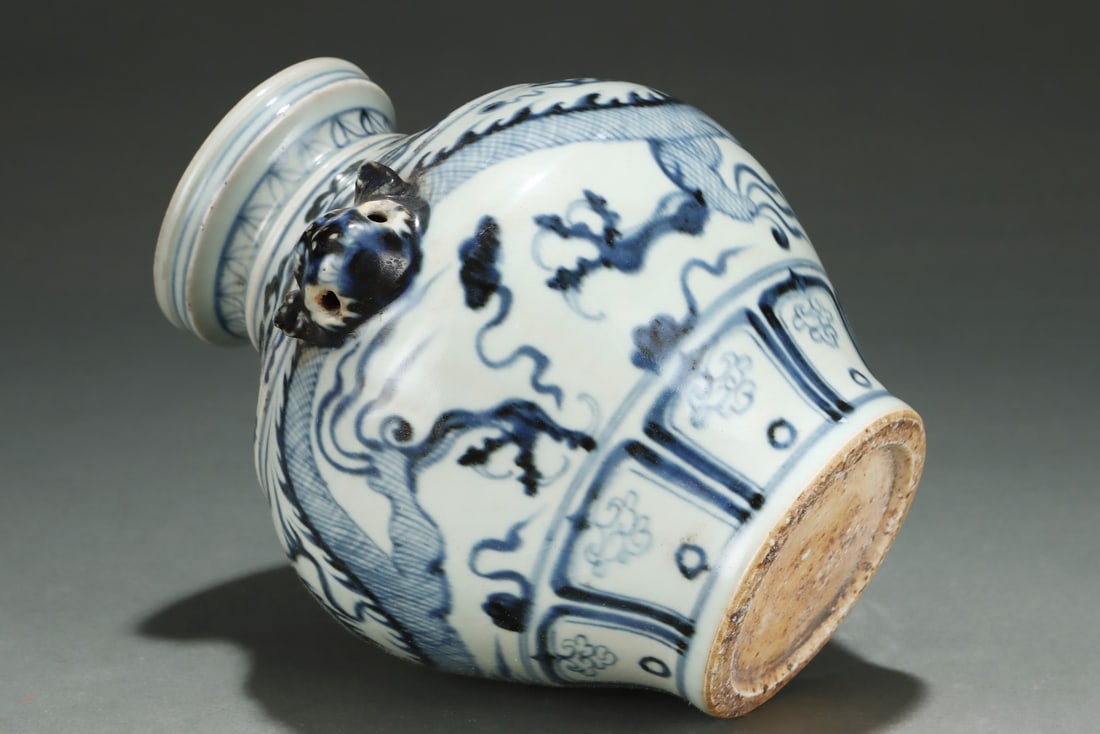 Blue and White Cloud and Dragon Pattern Porcelain Vase - 8