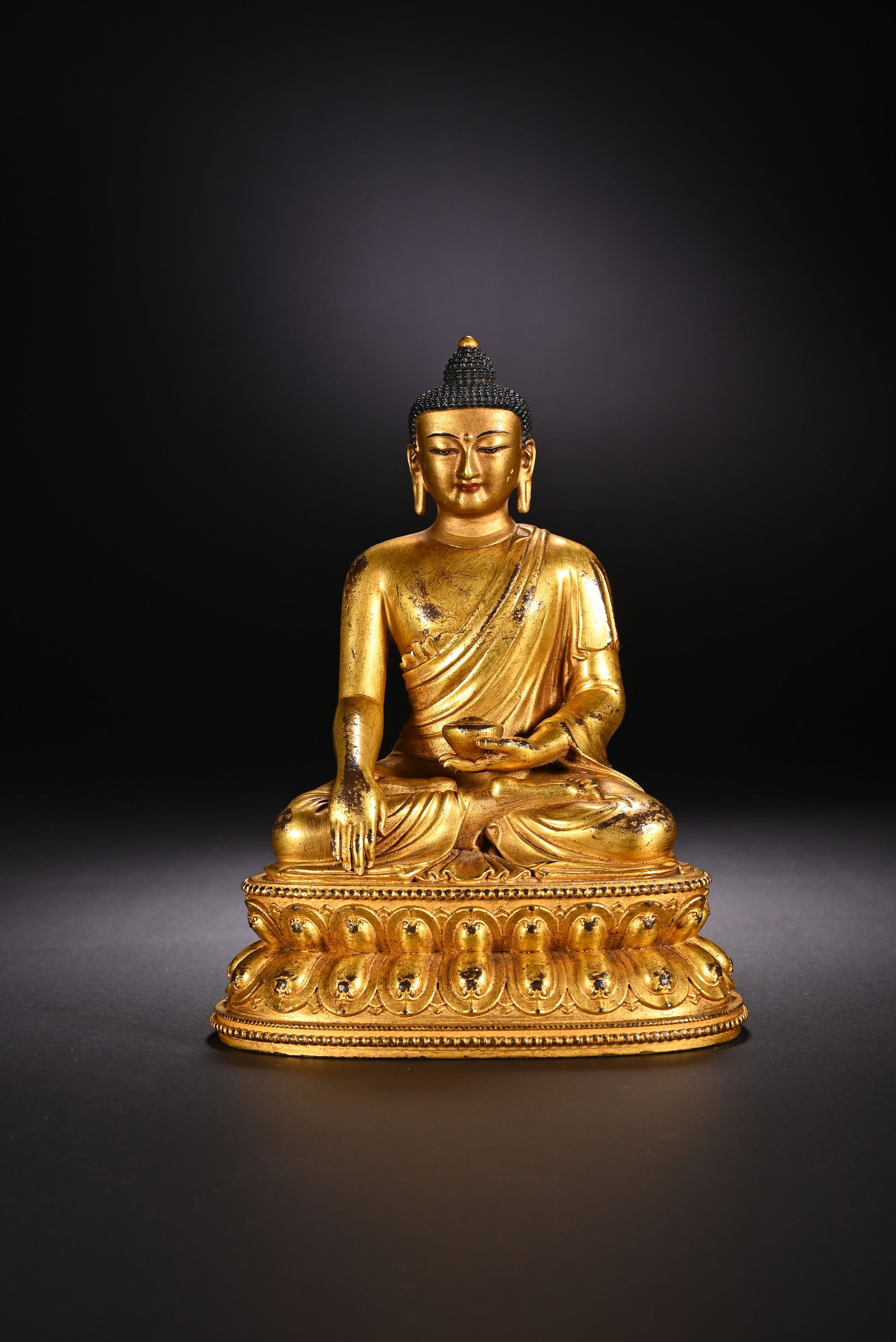 Gilt Bronze Sakyamuni Figure: Gilt Bronze Sakyamuni Figure (15 x 11.5cm)