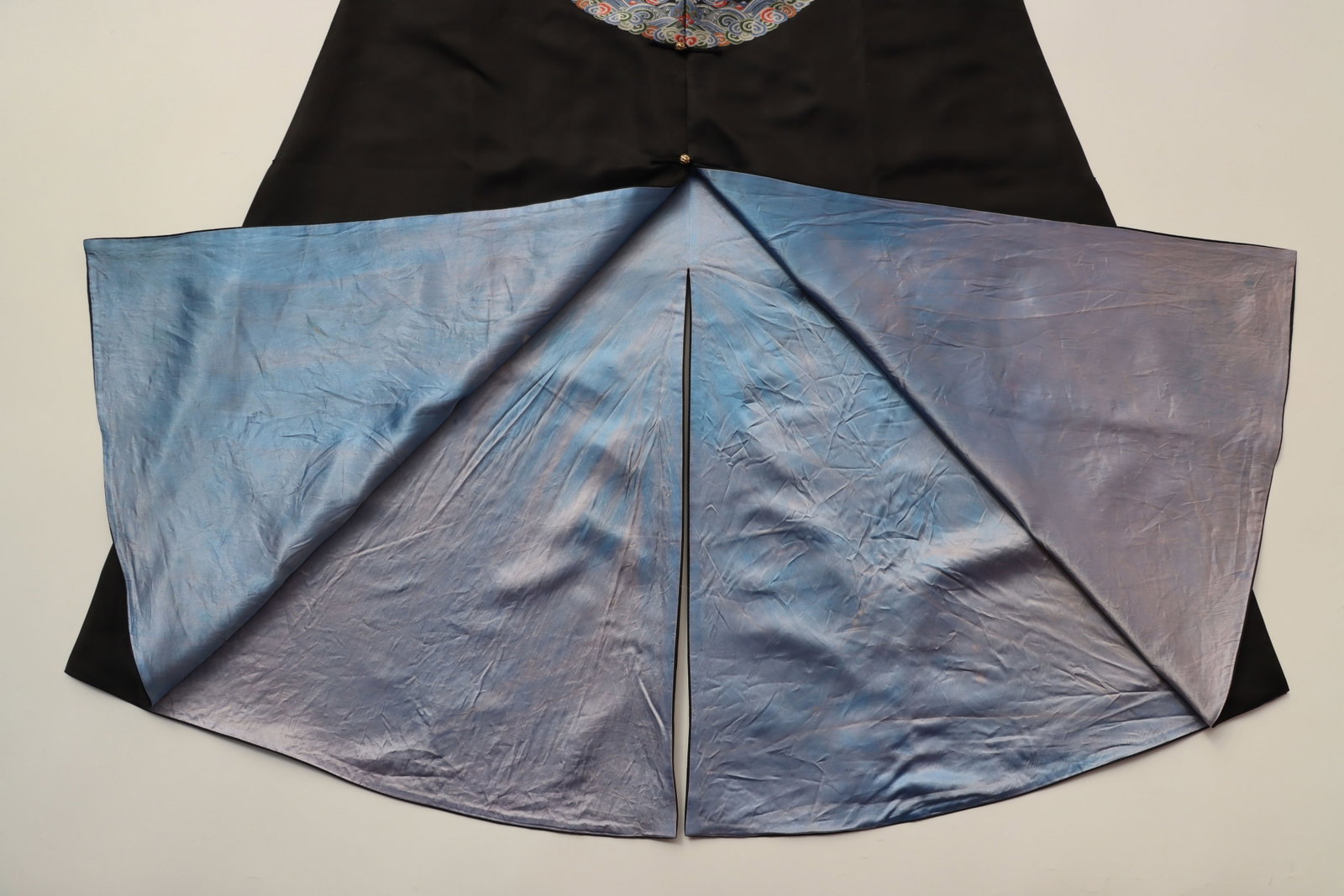 Silk Embroidery Cloud and Dragon Pattern Dragon Robe - 4
