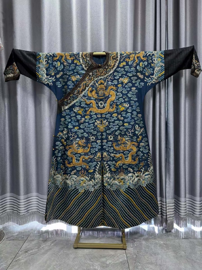 Silk Embroidery Sea Wave and Dragon Pattern Dragon Robe: Silk Embroidery Sea Wave and Dragon Pattern Dragon Robe (148cm)