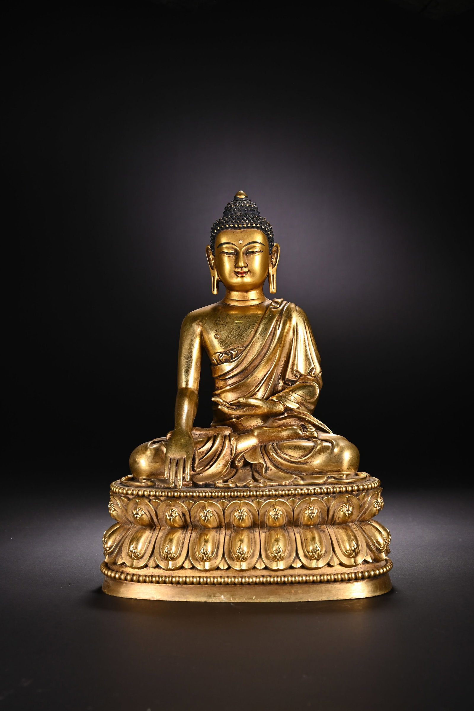 Gilt Bronze Sakyamuni Figure: Gilt Bronze Sakyamuni Figure (21 x 15.3cm)