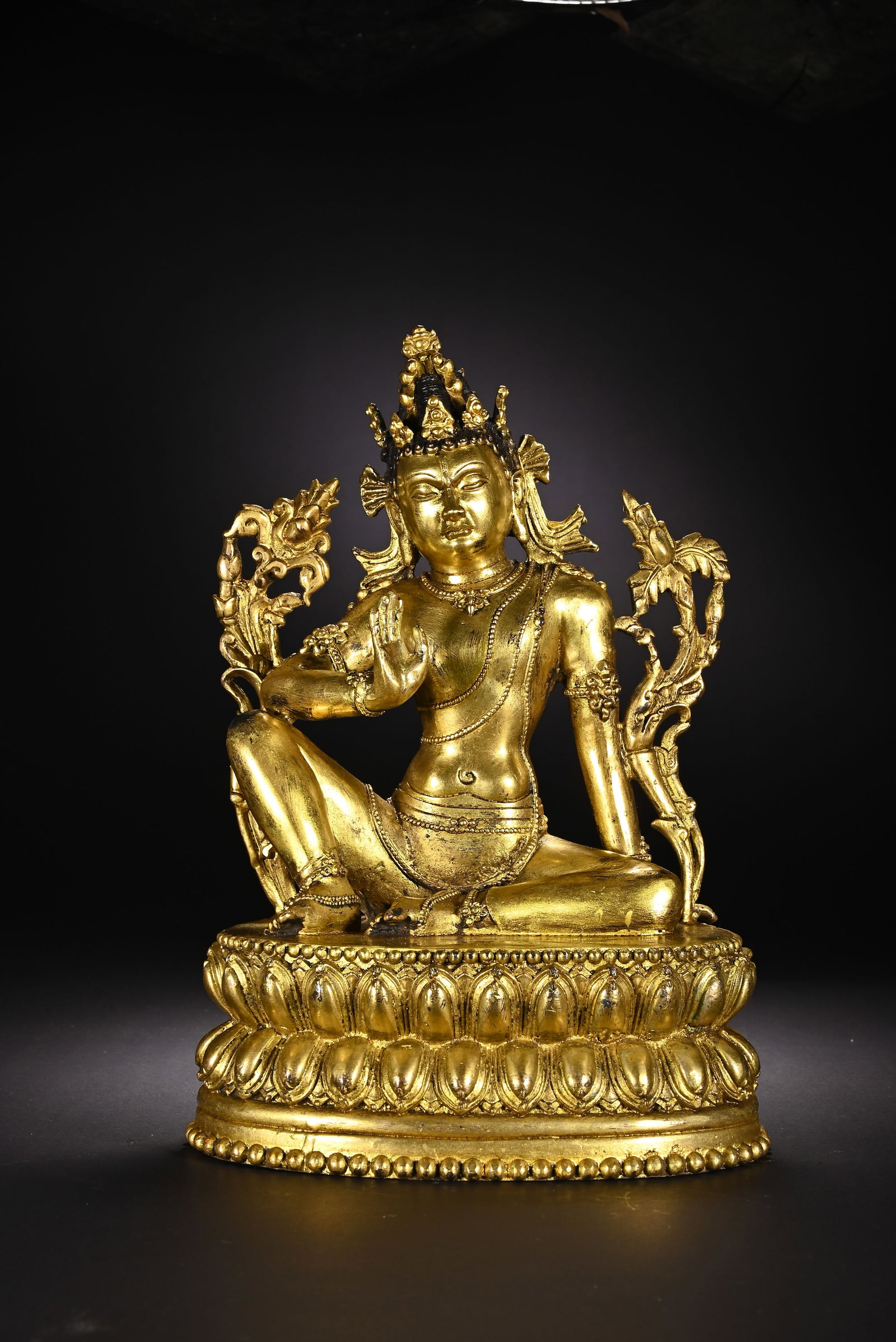 Gilt Bronze GuanYin Figure: Gilt Bronze GuanYin Figure (24.5 x 17cm)