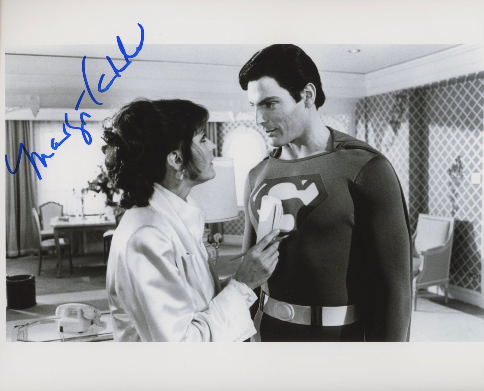 Margot Kidder signed photo (1 of 1)