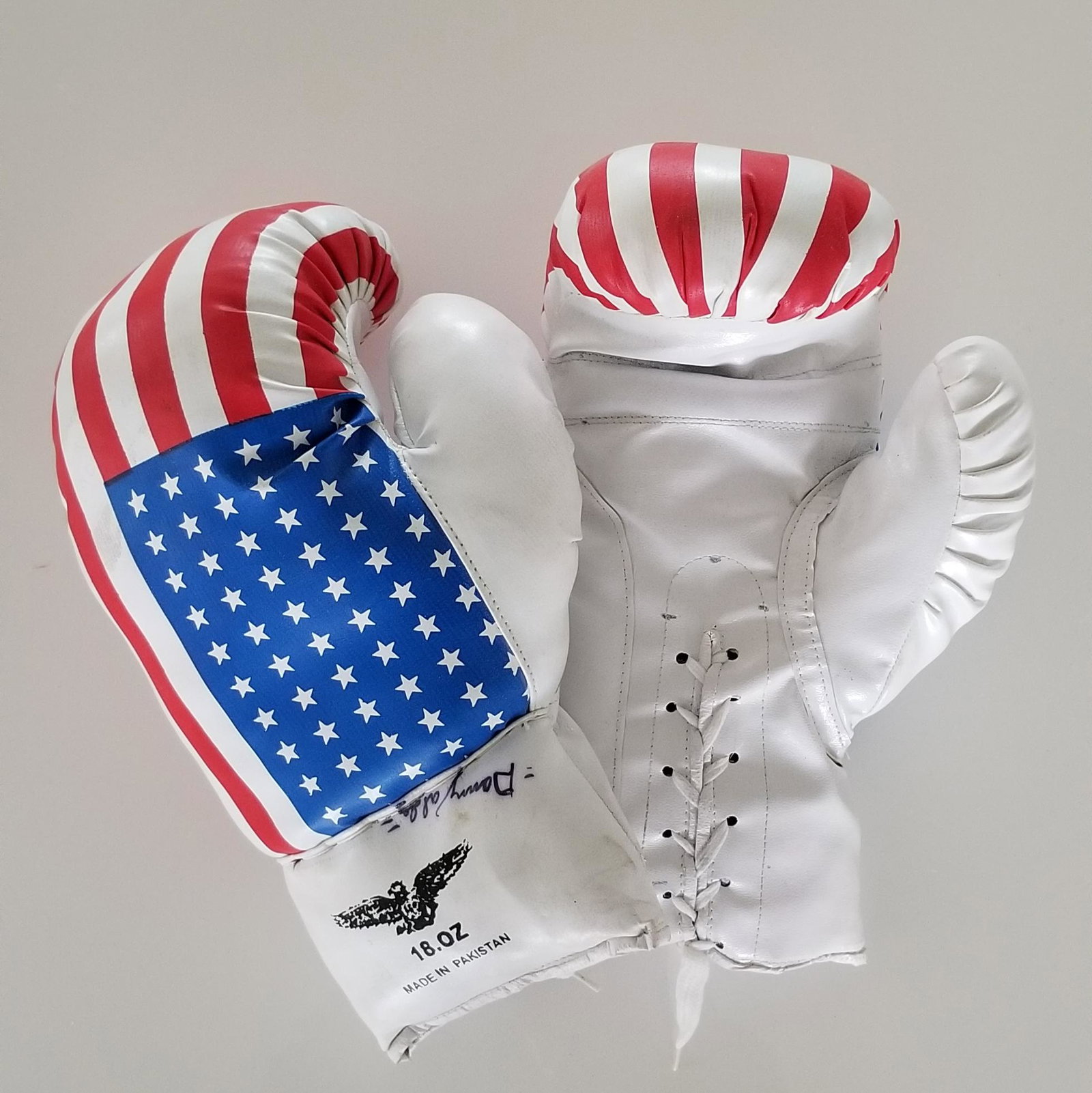 Danny Valdez signed boxing gloves: Danny Valdez autographed boxing gloves.
