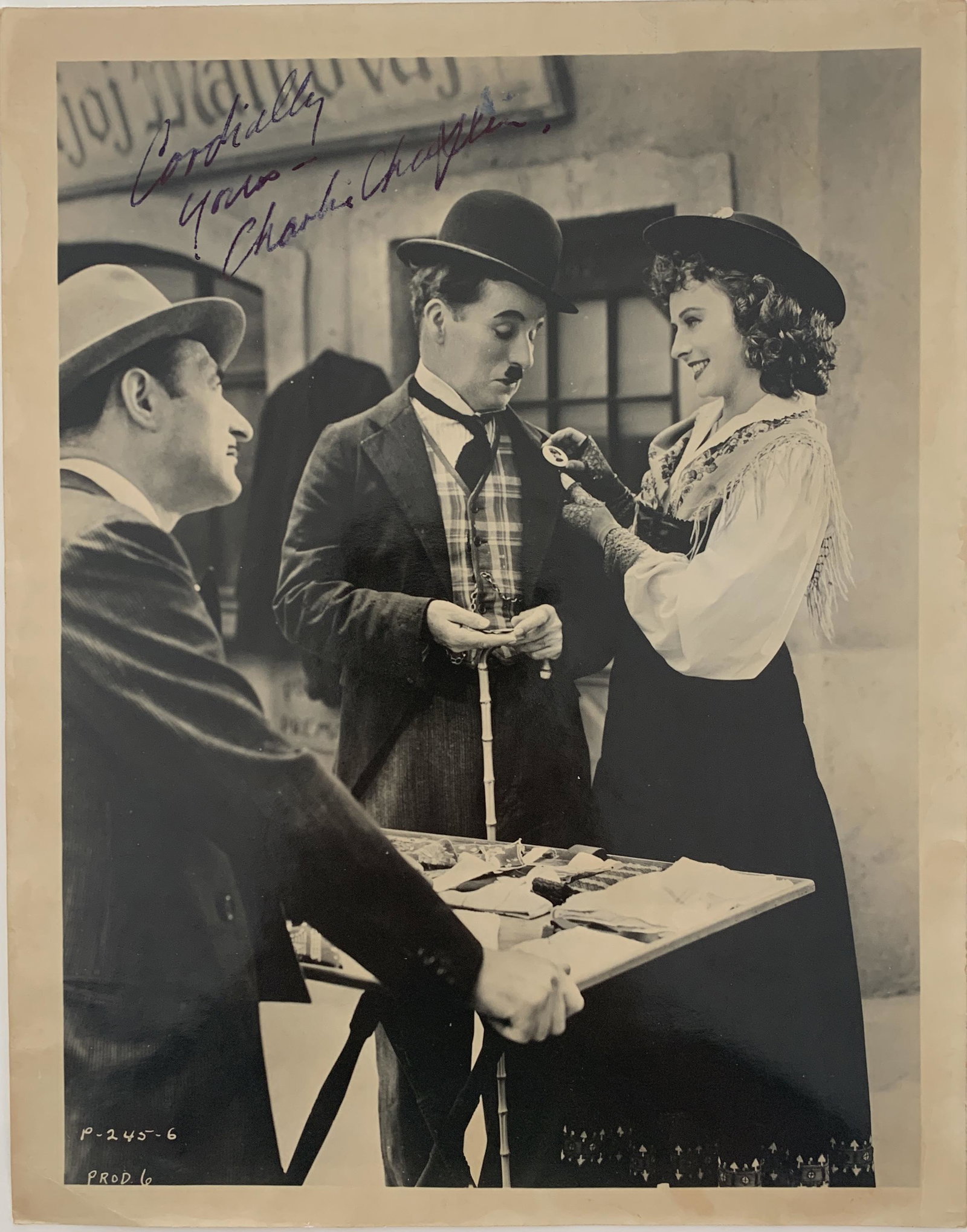 Charlie Chaplin signed photo: Charlie Chaplin signed photo. 8x10 inches