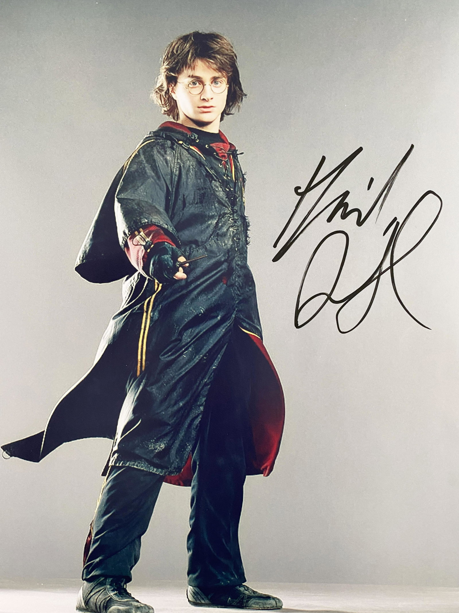 Harry Potter Daniel Radcliffe signed movie photo: Harry Potter Daniel Radcliffe signed movie photo. 8x10 inches
