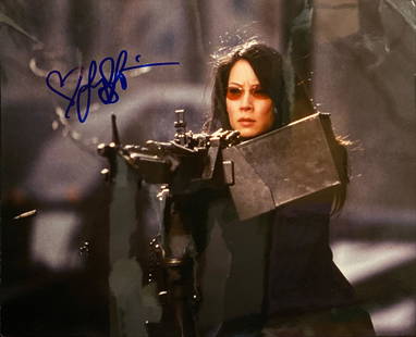 Lucy Liu signed movie photo: Lucy Liu signed movie photo. 8x10 inches