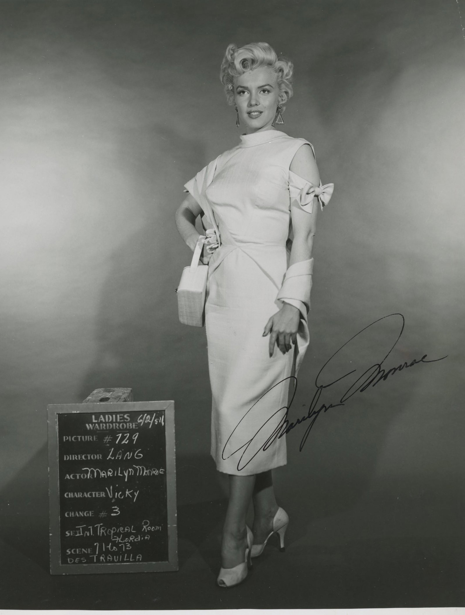 Marilyn Monroe signed photo: Very rare Marilyn Monroe autographed photo. 8x10 inches