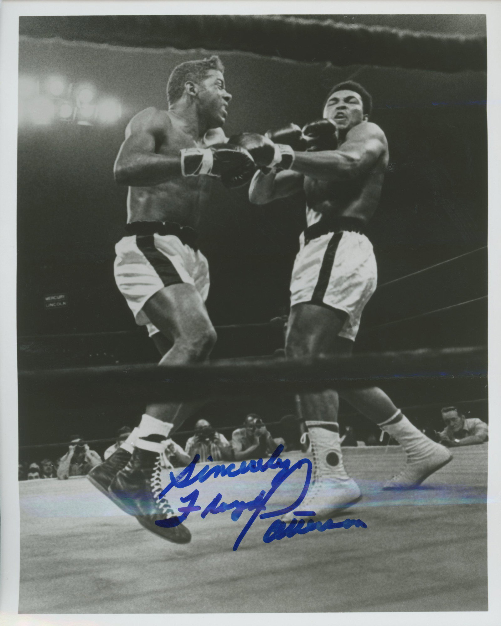 Floyd Patterson signed photo: Boxer Floyd Patterson signed photo. 8x10 inches