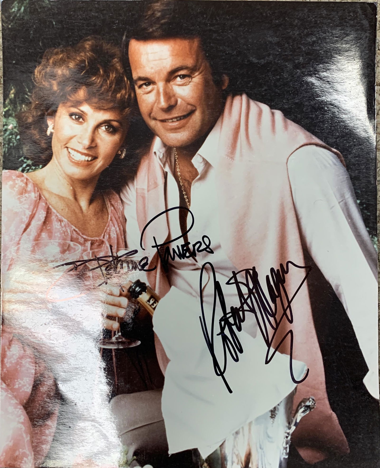 Hart To Hart cast signed photo: Hart To Hart cast signed photo autographed by Robert Wagner and Stefanie Powers. 8x10 inches
