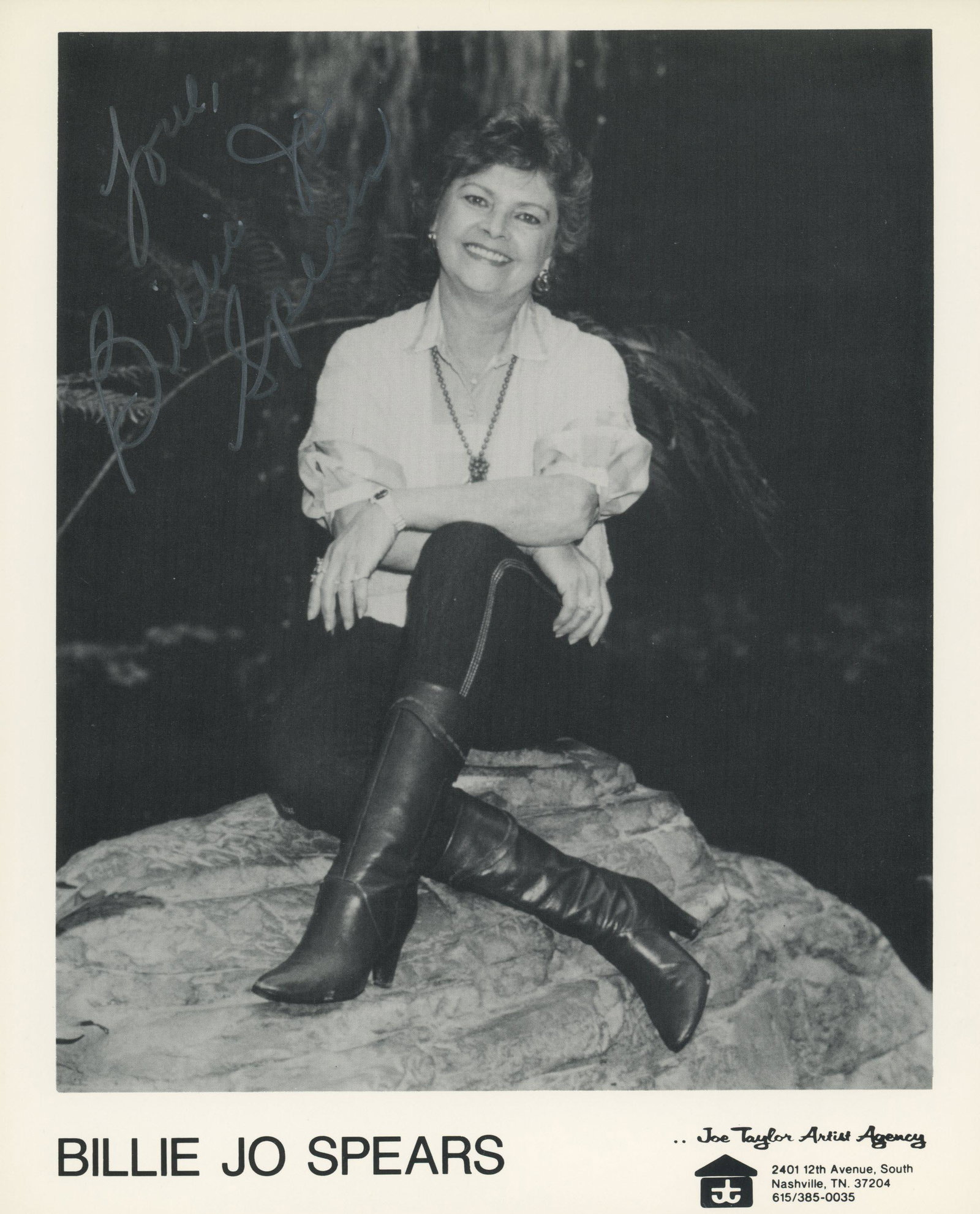 Billie Jo Spears signed photo: Billie Jo Spears signed 8x10 photo.