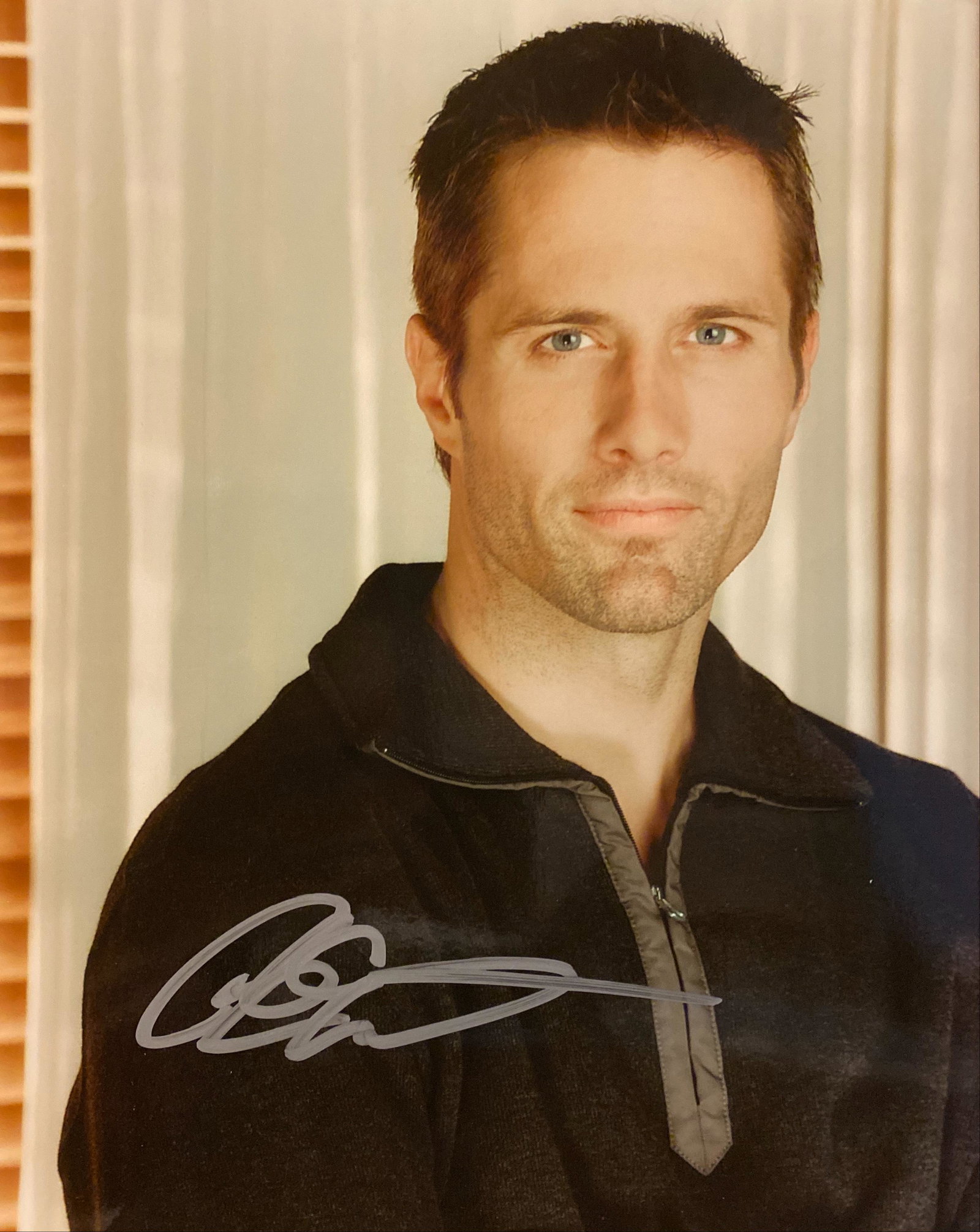 Rob Estes signed photo: Robert Estes signed photo. 8x10 inches