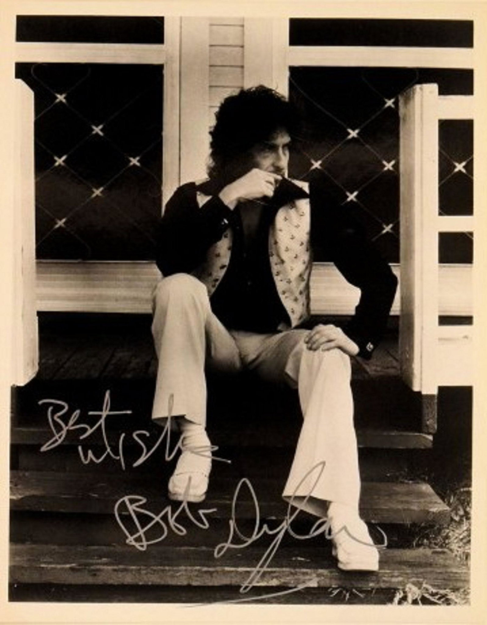 Bob Dylan signed promo photo: 8 in. by 10 in. Black and white promotional photo autographed by Bob Dylan.