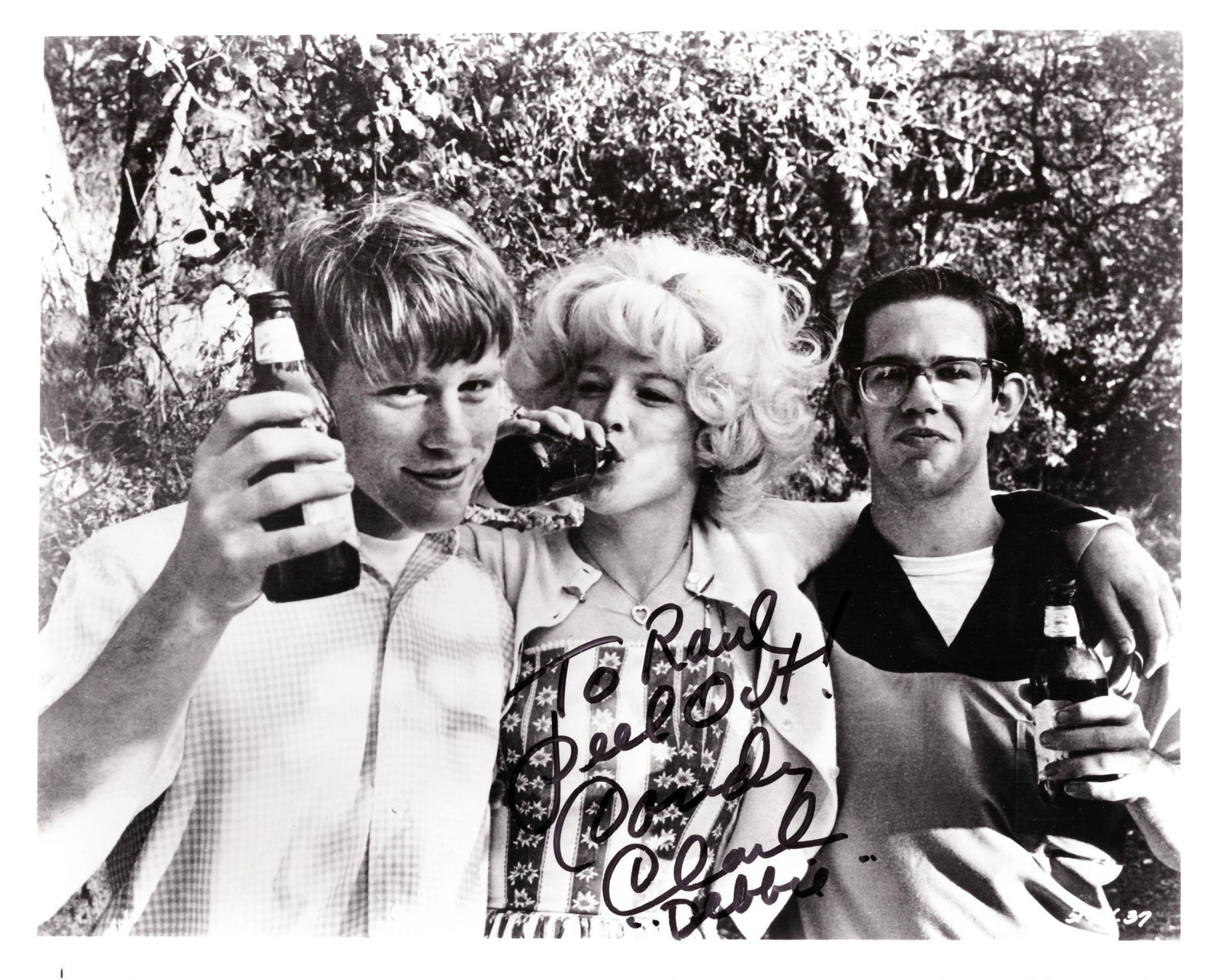 American Graffiti Candy Clark signed movie photo: American Graffiti signed movie photo autographed by Candy Clark . 8x10 inches