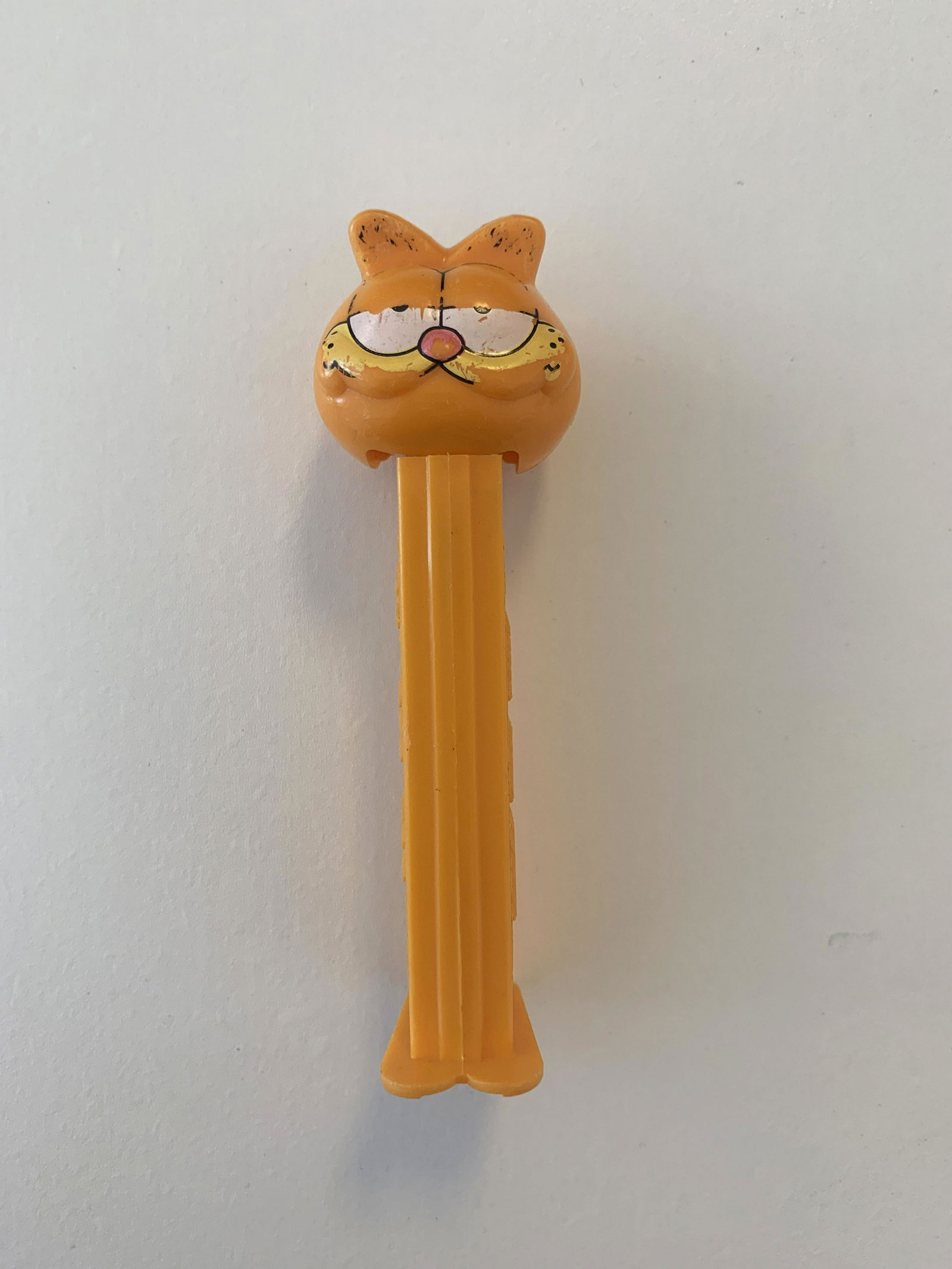 Vintage Garfield Pez Dispenser: Vintage Garfield Pez Dispenser. 5 inches
