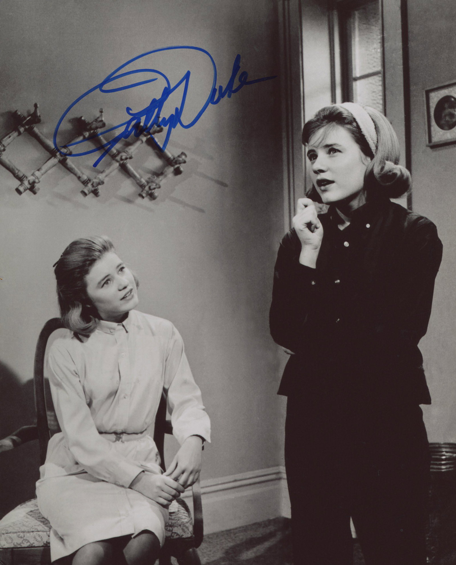 Patty Duke signed movie photo: Patty Duke signed movie photo. 8x10 inches