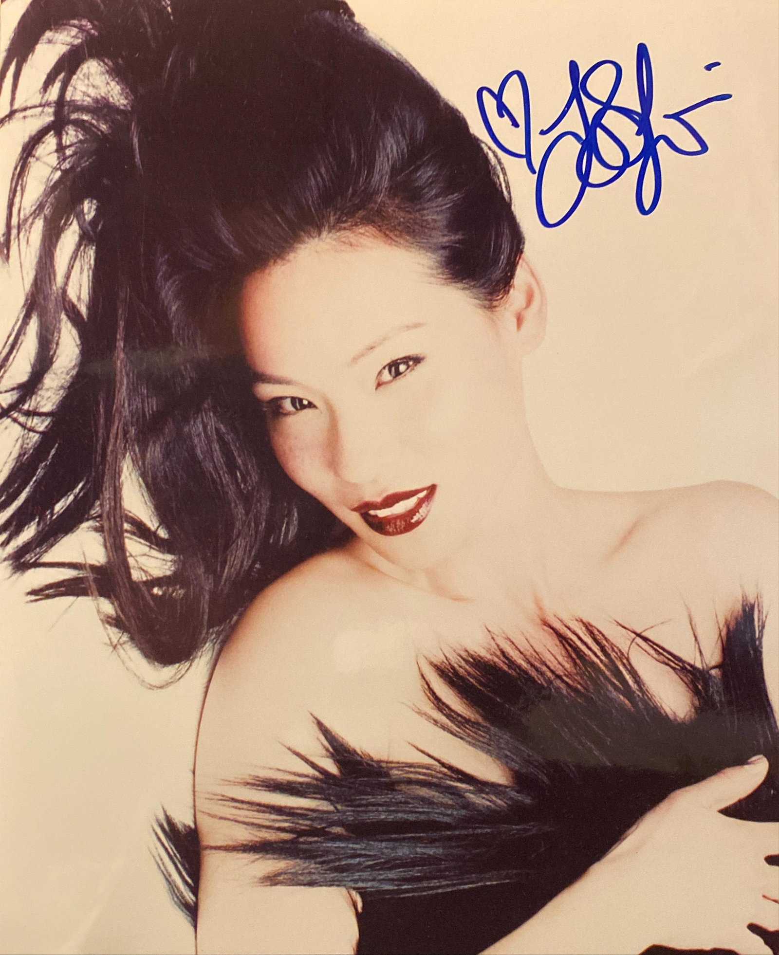Lucy Liu signed photo: Lucy Liu signed photo. 8x10 inches
