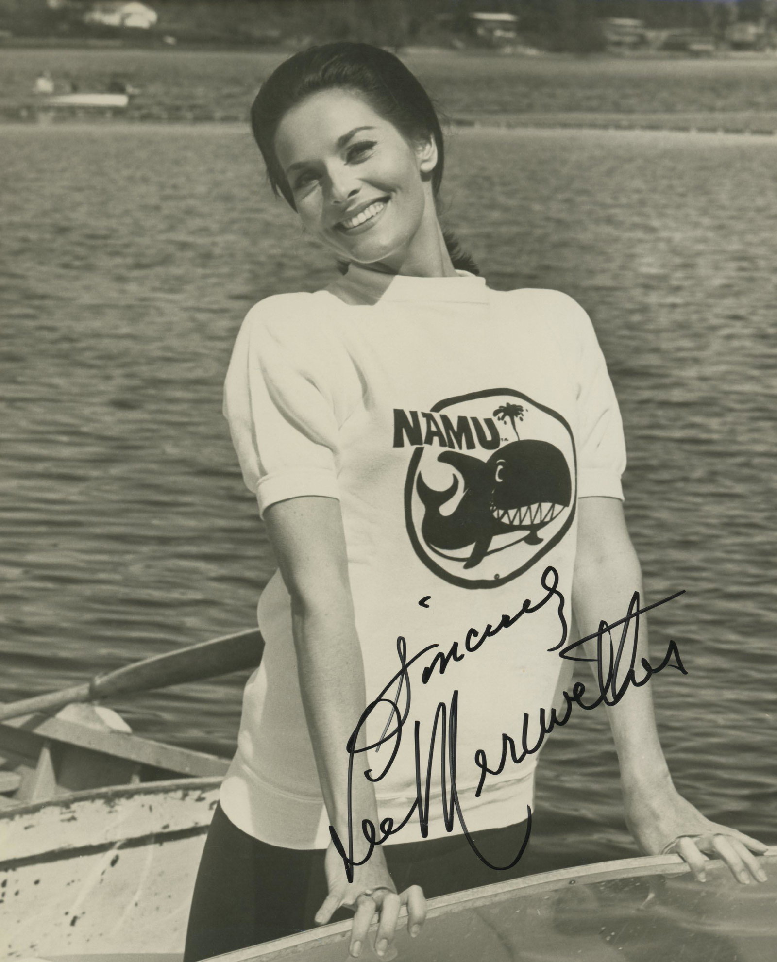 Lee Meriwether signed photo: Lee Meriwether signed photo 8x10 inches