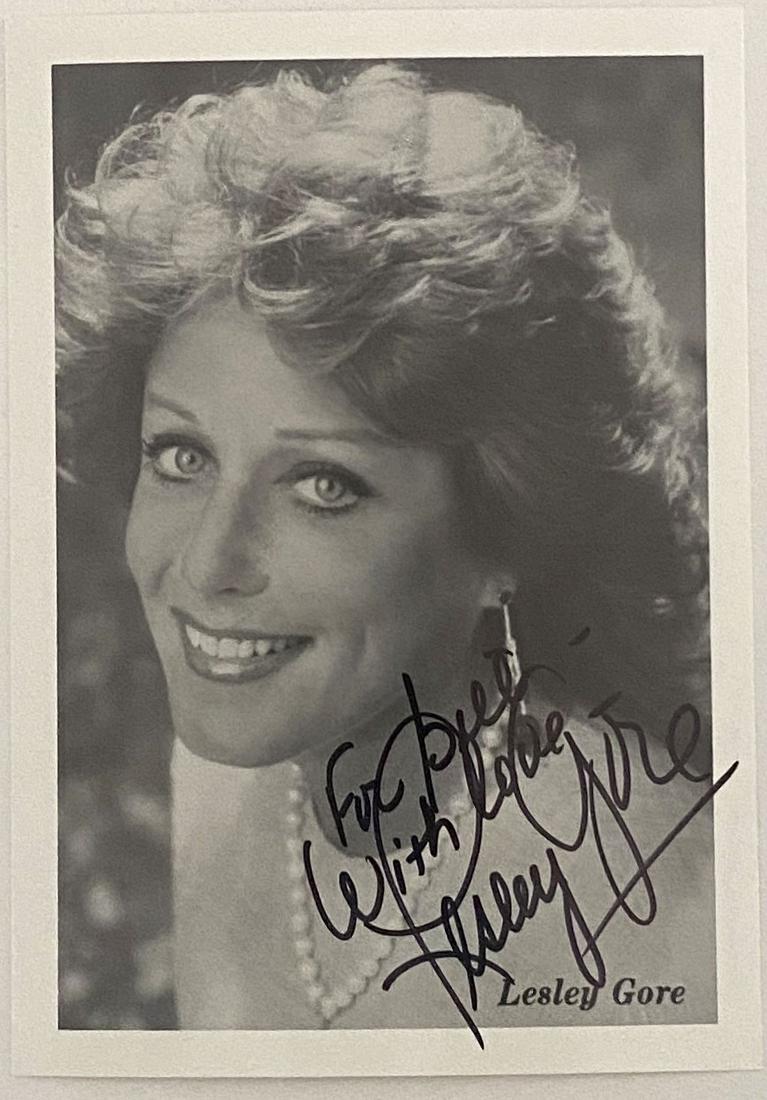 Singer Lesley Gore Signed Photo: Singer Lesley Gore Signed Photo. 5x7 inches
