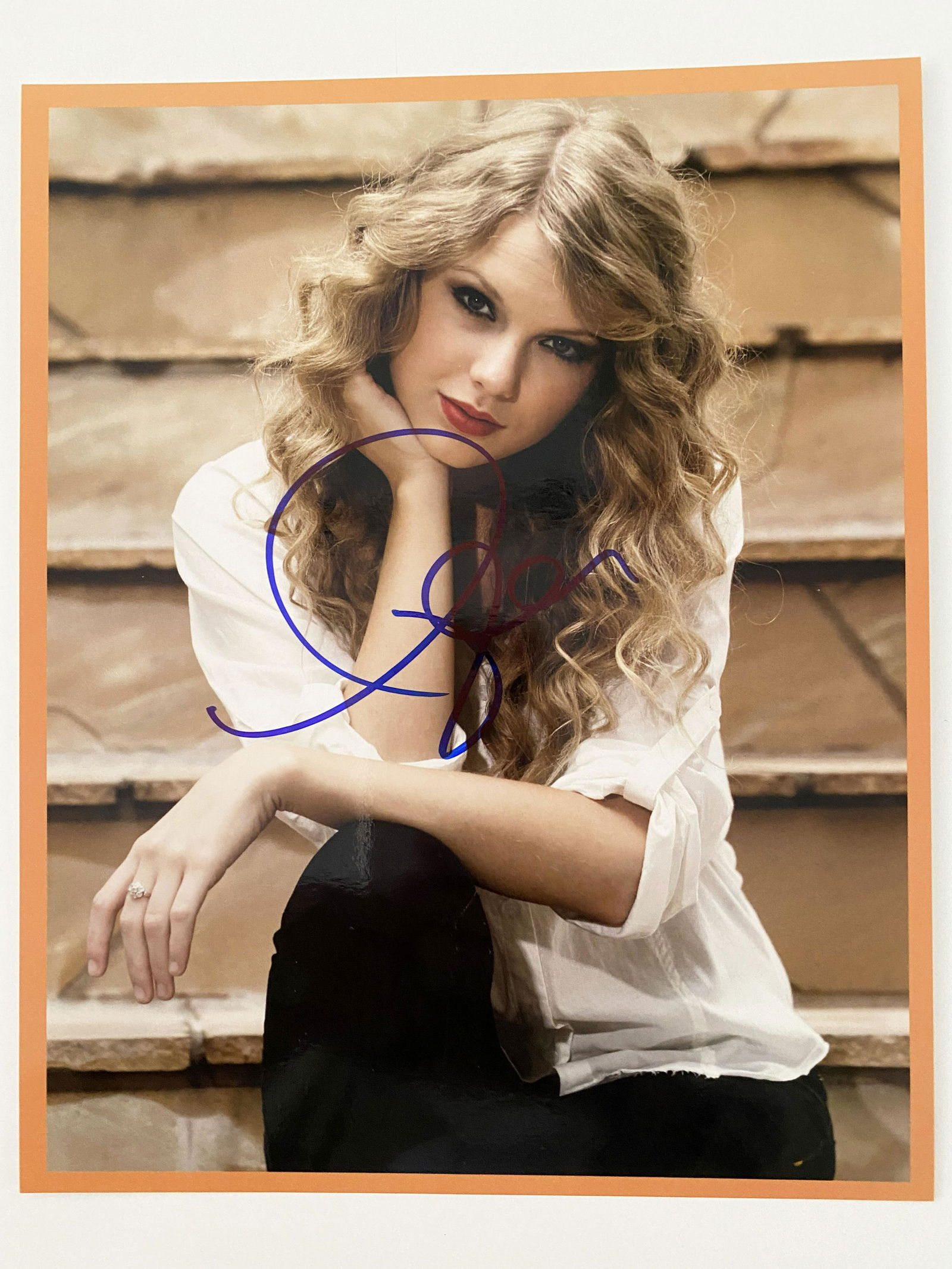 Taylor Swift signed photo: Grammy Winner Taylor Swift signed photo. 8x10 inches