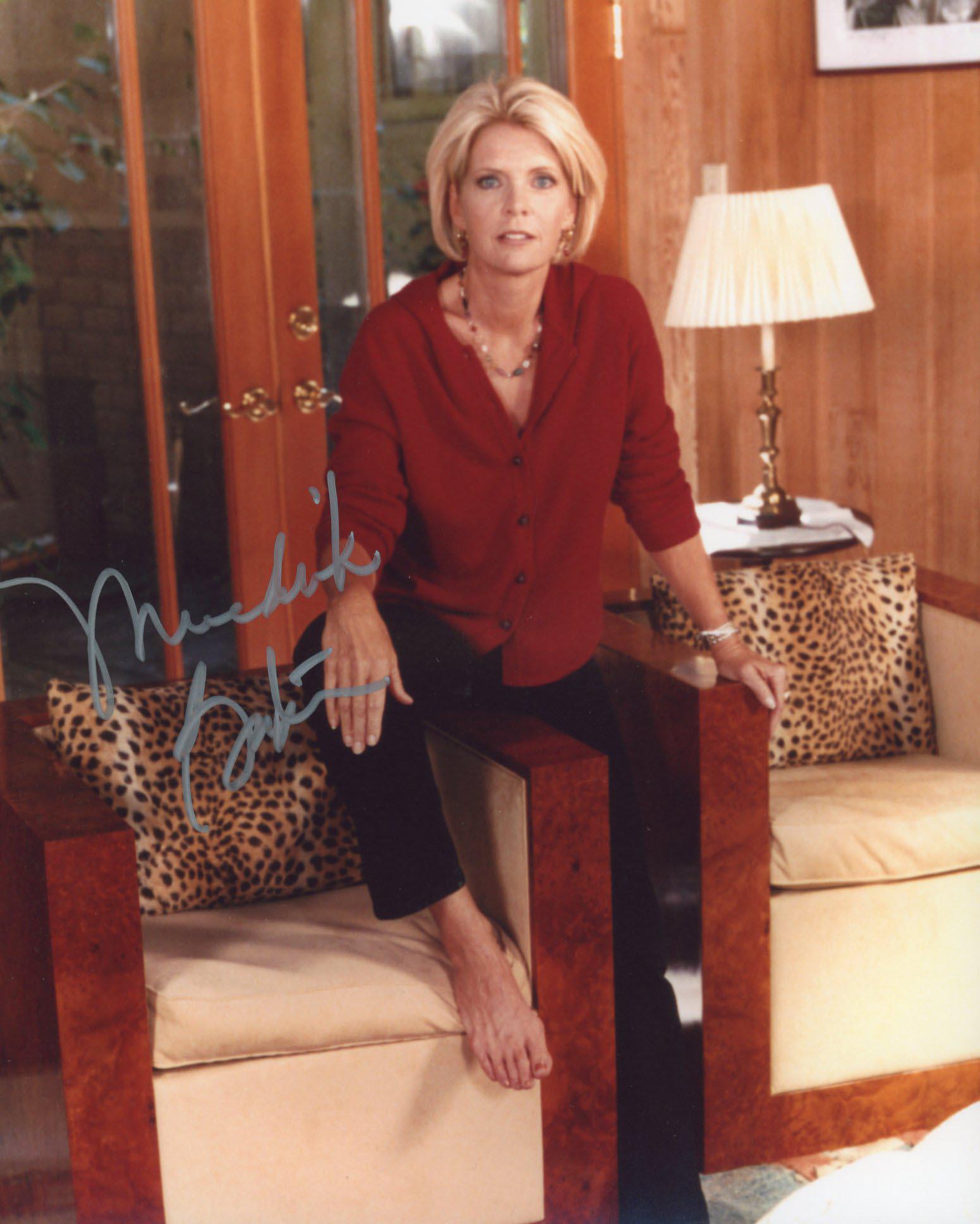 Meredith Baxter signed photo: Meredith Baxter signed photo. 8x10 inches