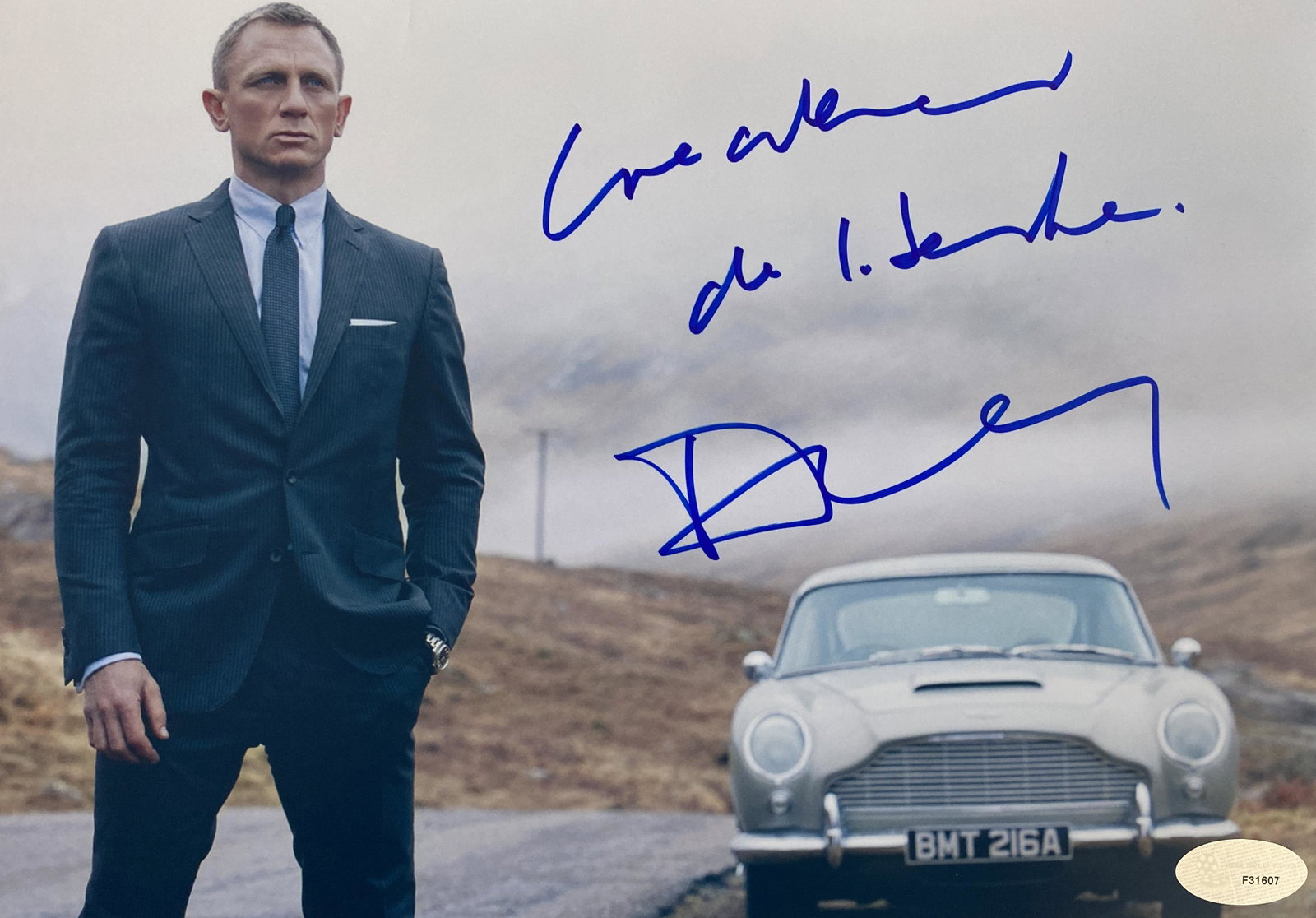 Skyfall Daniel Craig signed movie photo: Skyfall signed movie photo autographed by Daniel Craig. -Reel Hollywood authenticated-10x8 inches