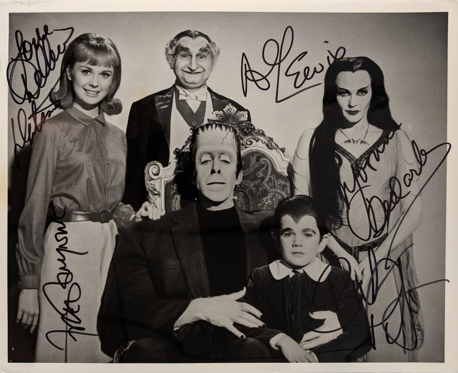 The Munsters cast signed photo: The Munsters cast signed photo autographed by Al Lewis, Fred Gwynne, Yvonne De Carlo, Butch Patrick and Debbie Watson. 8x10 inches