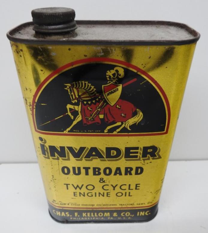 Invader Outboard Motor Oil Flat Quart Can (Gold) (1 of 5)