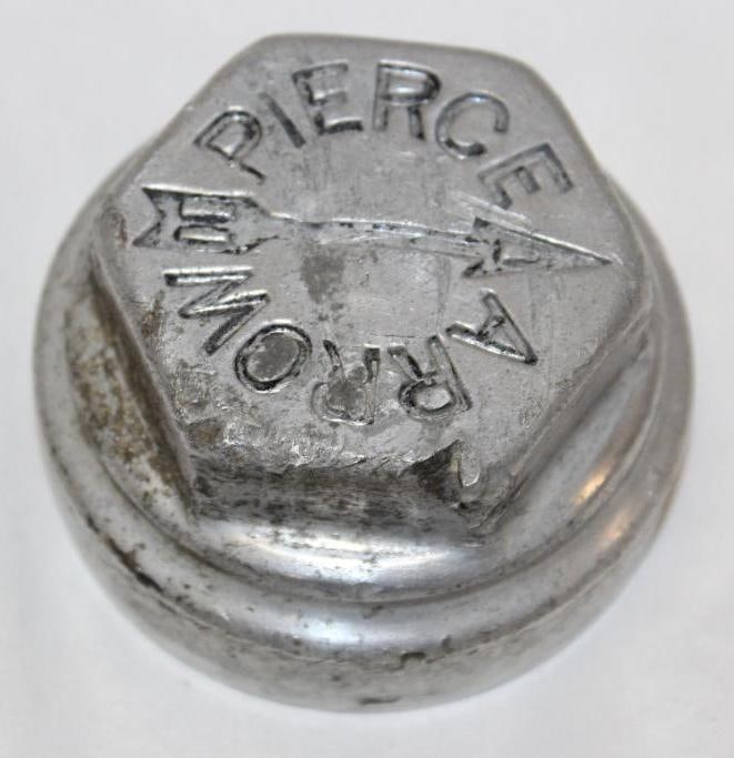 Pierce Arrow Motor Car Co Threaded Hubcap (1 of 2)