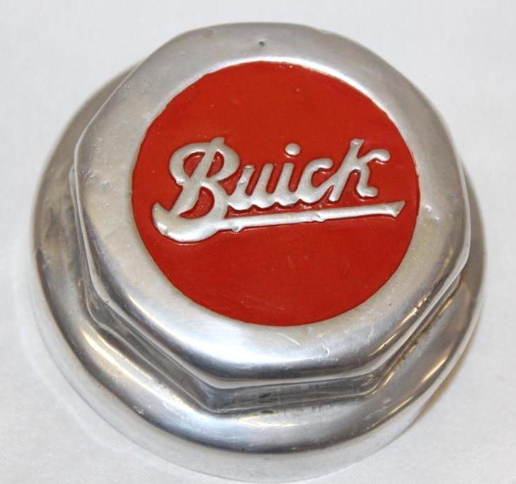 Buick Motor Car Co Threaded Hubcap (1 of 2)