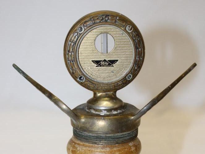 Ford Motor Car Co Motometer Mascot w/ Winged Cap: 5.5" x 4" x 2"