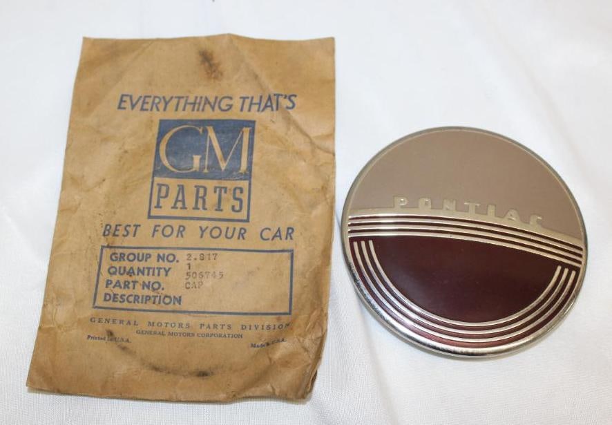 NOS Pontiac 1940's Emblem Horn Button Cap (1 of 4)