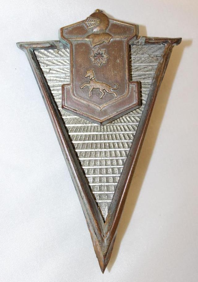 1940 Cadillac LaSalle Motor Car Co Trunk Emblem Badge (1 of 2)