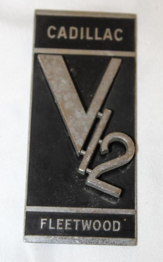 1935 Cadillac Motor Car Co V8 Fleetwood Radiator Emblem Badge (1 of 2)