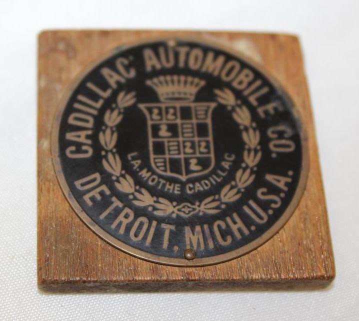 1903-1905 Cadillac Motor Car Co Wheel Hubcap Emblem Badge (1 of 1)