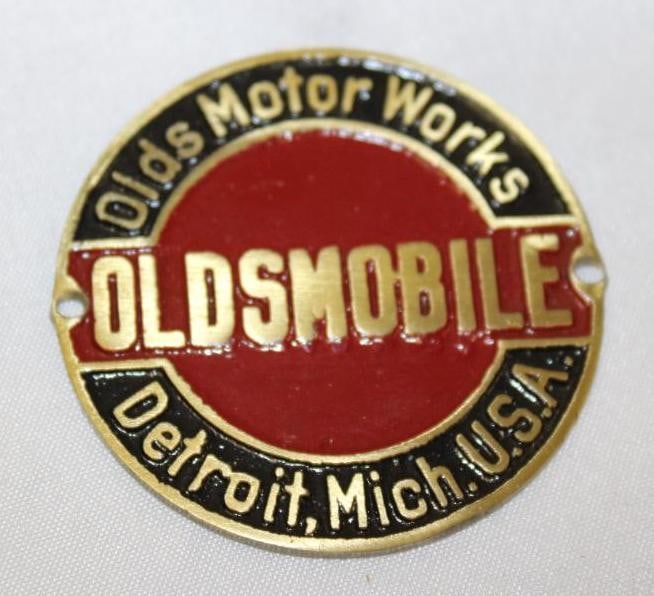 1910's Brass Oldsmobile Motor Car Co Hubcap Emblem Badge (1 of 2)