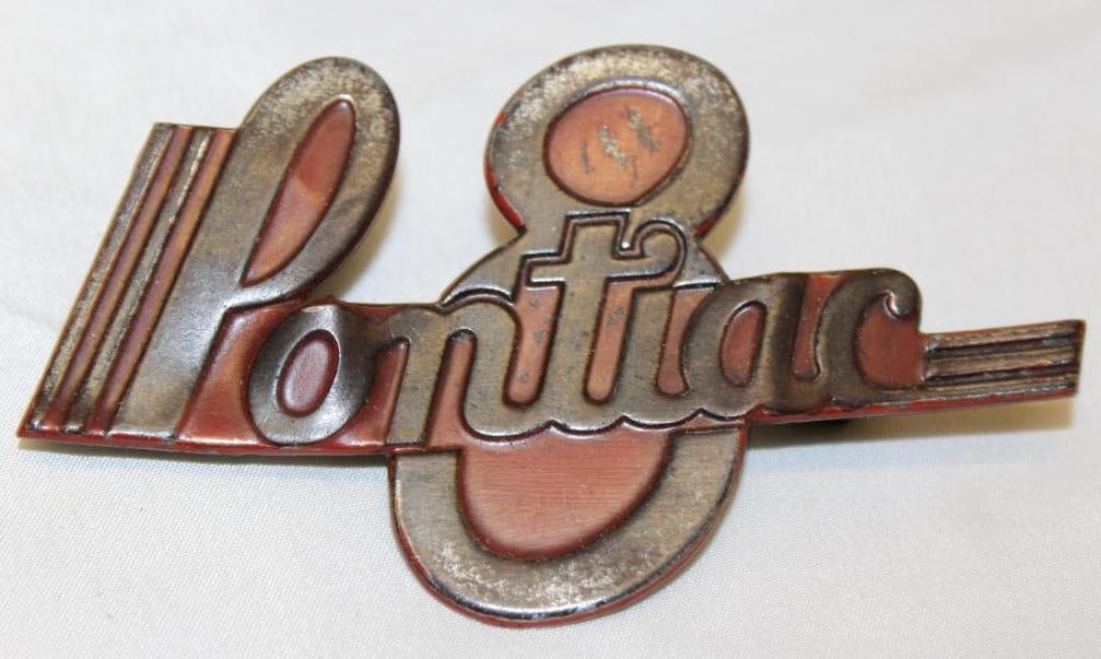1935 Pontiac 8 Motor Car Co Radiator Emblem Badge: 4.5" x 2.75"