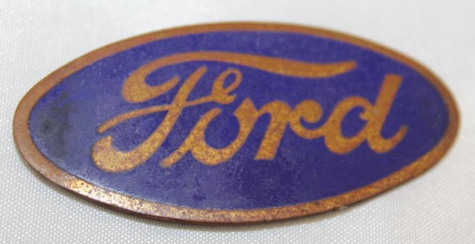 Small Ford Motor Car Co Oval Script Radiator Emblem Badge (1 of 2)