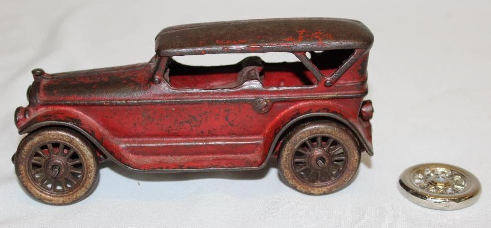 A.C. Williams Cast Iron Lincoln Touring Car (1 of 6)