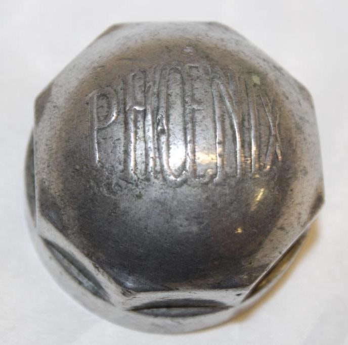 Phoenix Motor Car Co Threaded Hubcap (1 of 2)