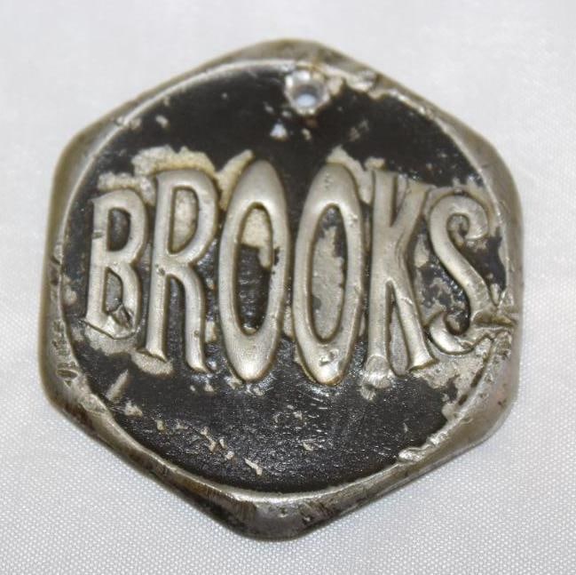 1923-1928 Brooks Steamcar Co Hubcap Emblem Badge: 2"