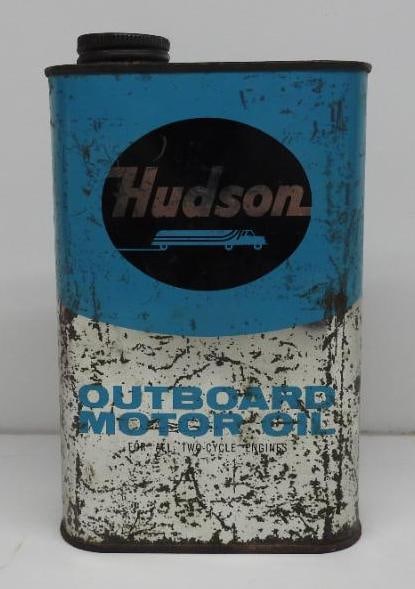 Hudson Outboard Motor Oil Flat Quart Can (1 of 2)