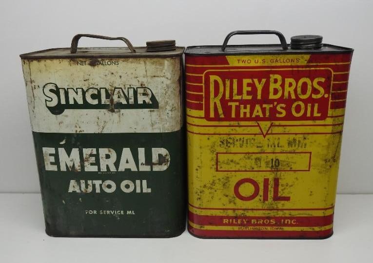 Sinclair Emerald and Riley Bros Two Gallon Oil Cans (1 of 4)