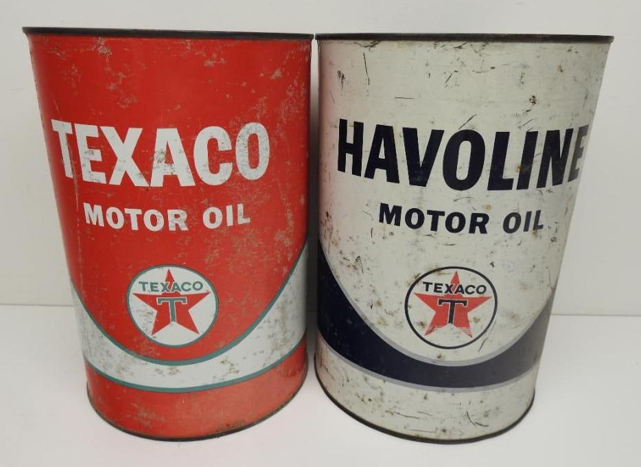 Pair of Texaco Five Quart Oil Cans (1 of 2)