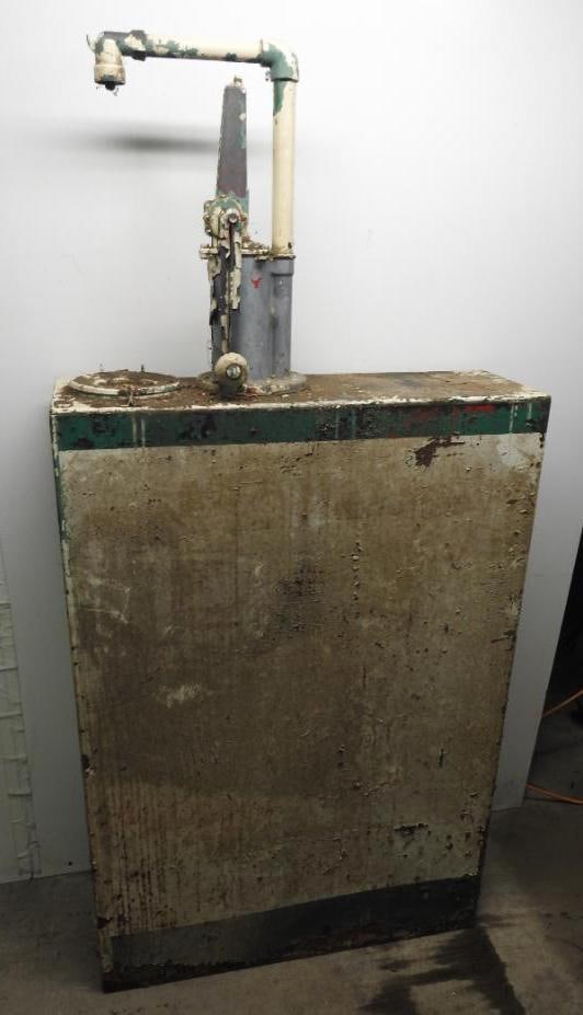 Standard Oil Lubester (White, Large) (1 of 3)