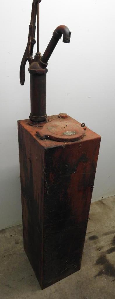 Unusual Square Bulk Oil Lubester (1 of 4)