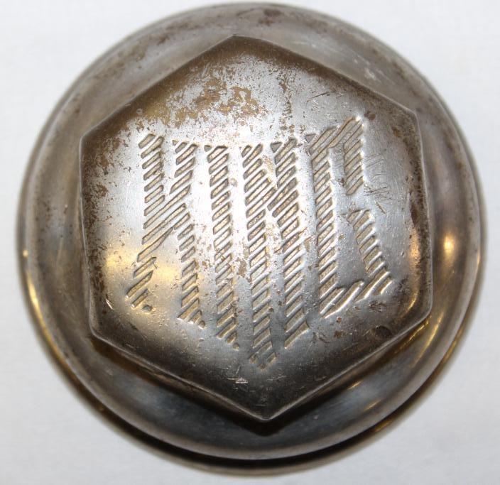 King Motor Car Co Automobile Threaded Hubcap (1 of 2)