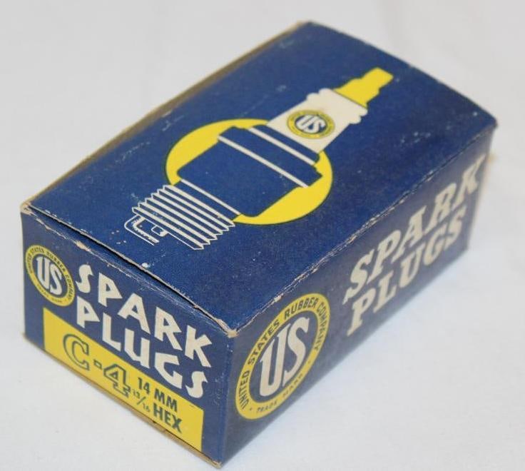 US Tires Advertising Spark Plug Display Box (1 of 4)