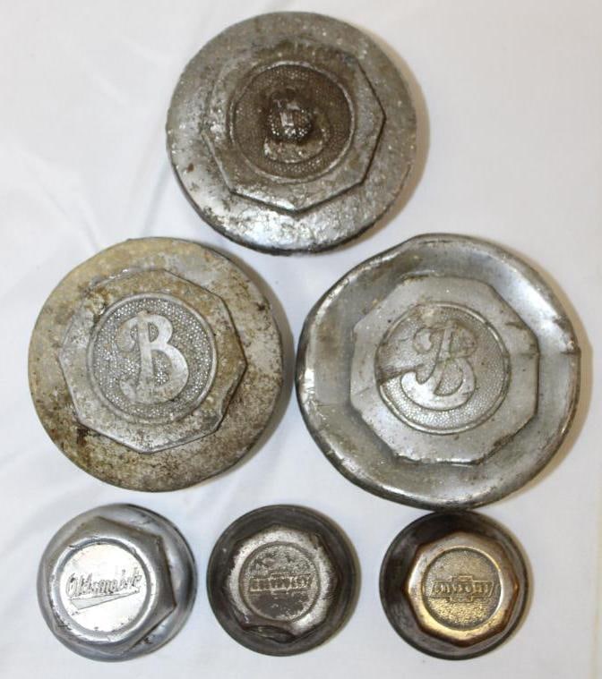 Group of 6 Buick, Chevrolet, Oldsmobile Motor Car Co Automobile Threaded Hubcaps (1 of 4)