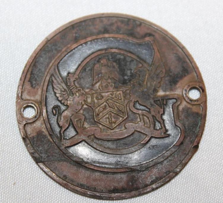 1927-1931 Gardner Emblem Badge: 1.75" diameter, this badge is for a wheel hub center